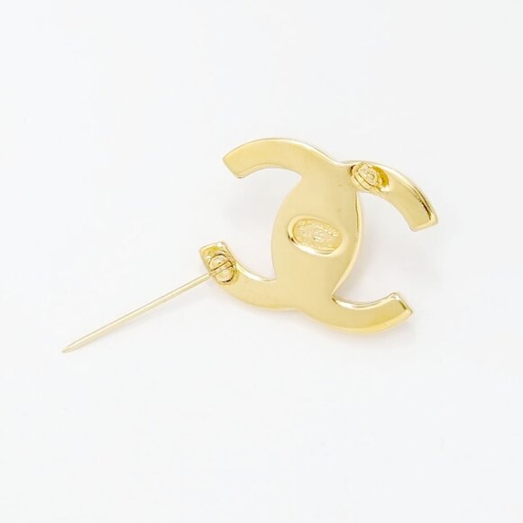 CHANEL Turnlock Turn lock Brooch Gold Tone Pin 97P Auth #32080 - Picture 3 of 4